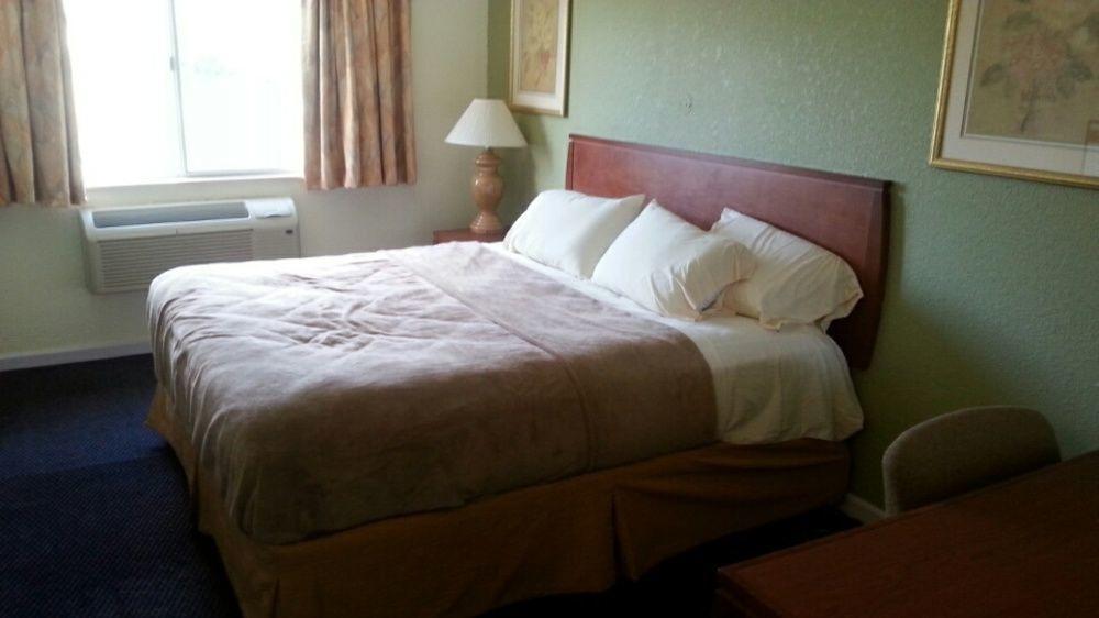 Riverwalk Inn & Suites Fort Atkinson Extérieur photo