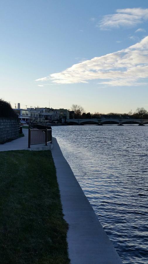 Riverwalk Inn & Suites Fort Atkinson Extérieur photo