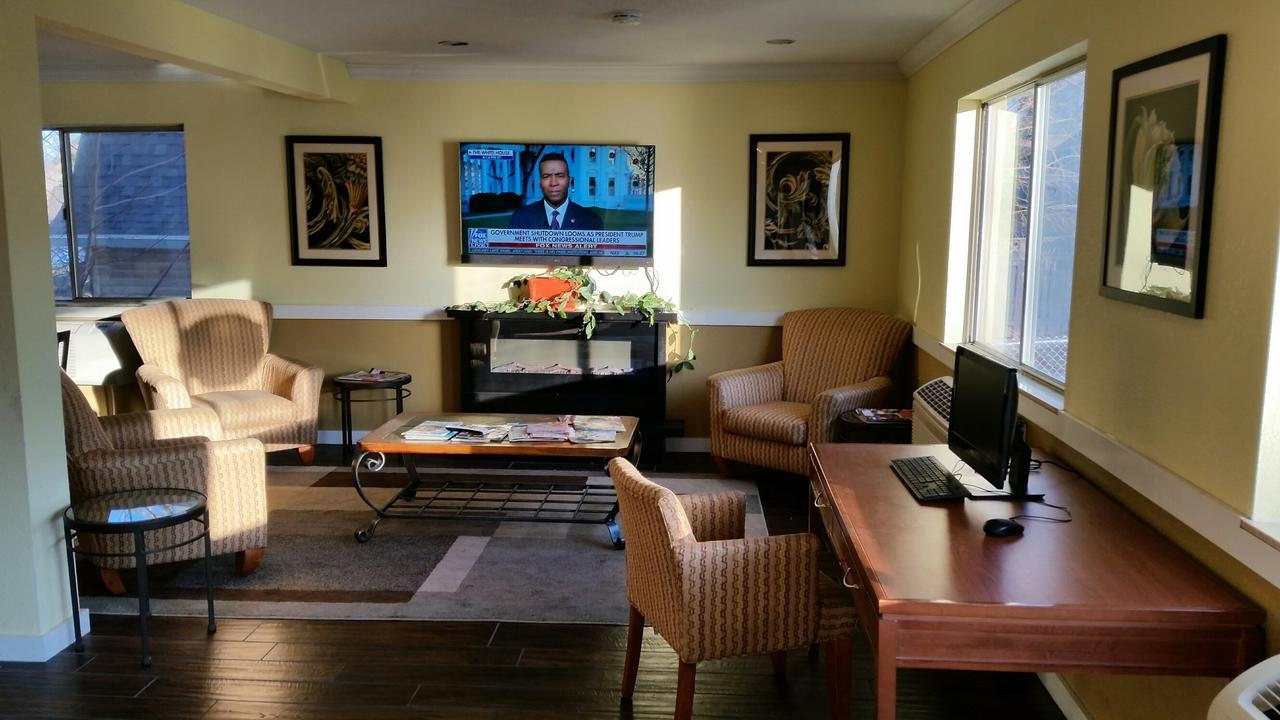 Riverwalk Inn & Suites Fort Atkinson Extérieur photo