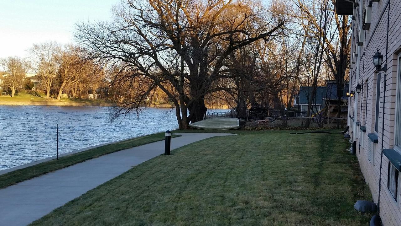 Riverwalk Inn & Suites Fort Atkinson Extérieur photo