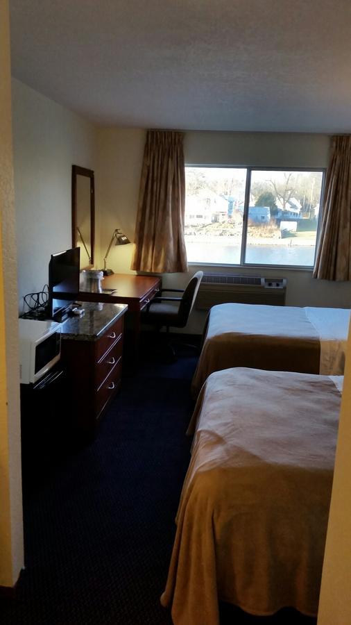 Riverwalk Inn & Suites Fort Atkinson Extérieur photo