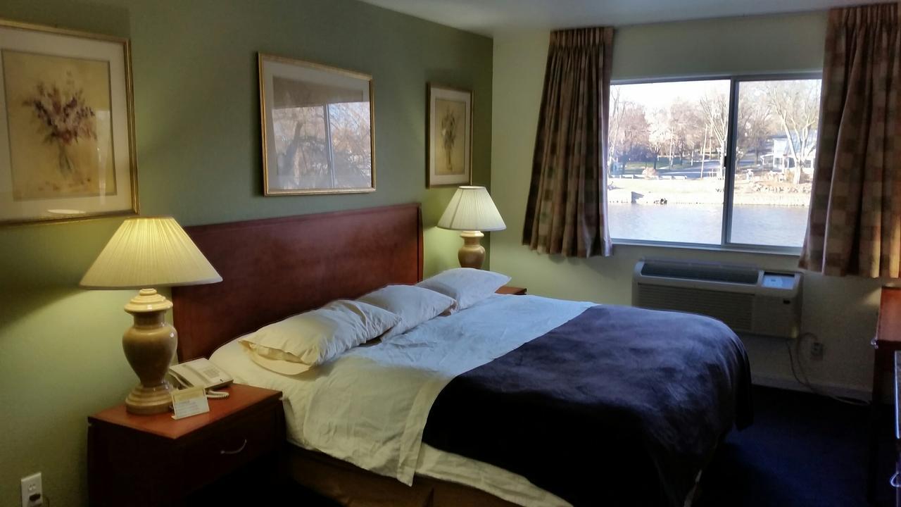 Riverwalk Inn & Suites Fort Atkinson Extérieur photo