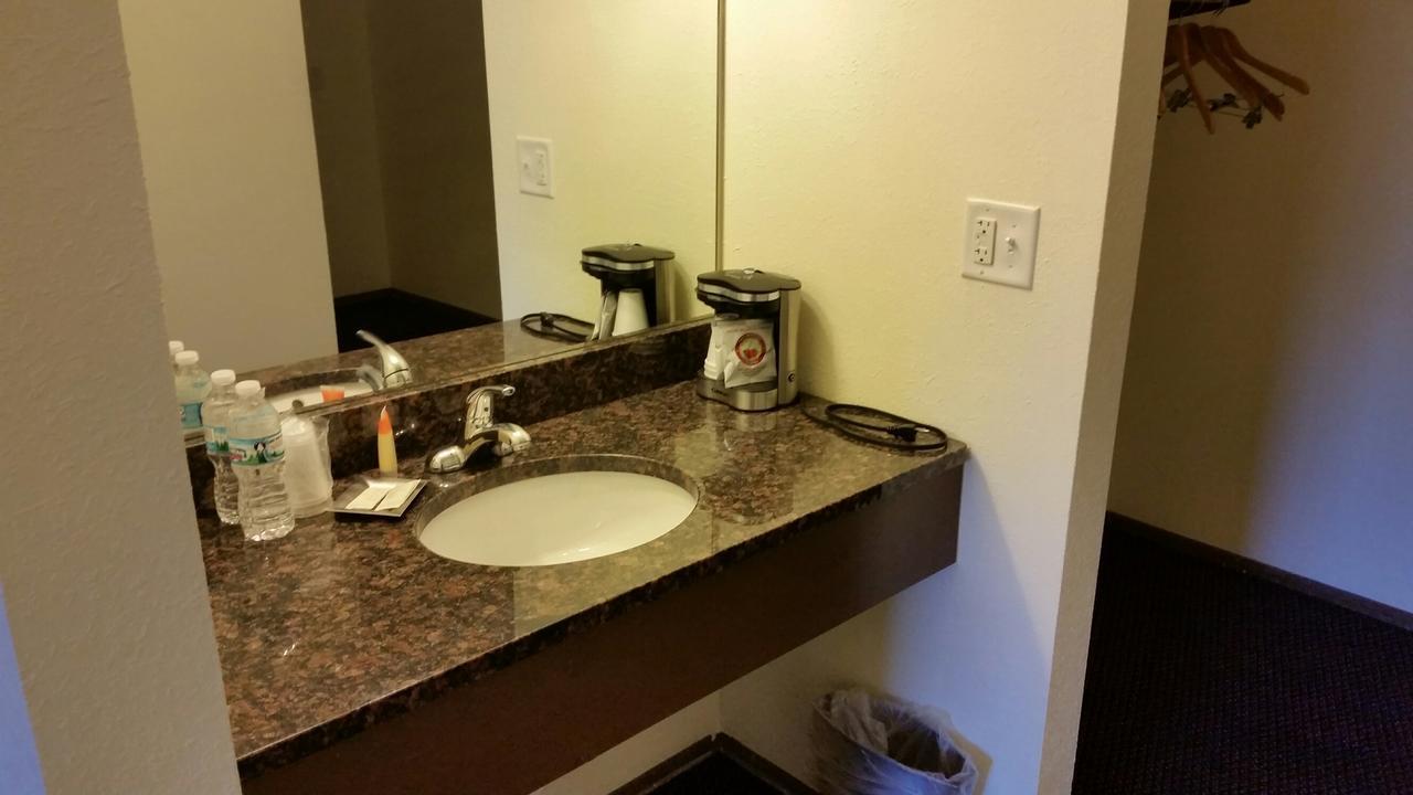 Riverwalk Inn & Suites Fort Atkinson Extérieur photo