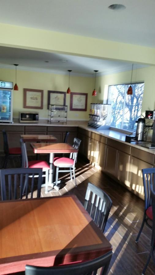 Riverwalk Inn & Suites Fort Atkinson Extérieur photo