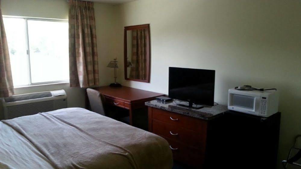 Riverwalk Inn & Suites Fort Atkinson Extérieur photo