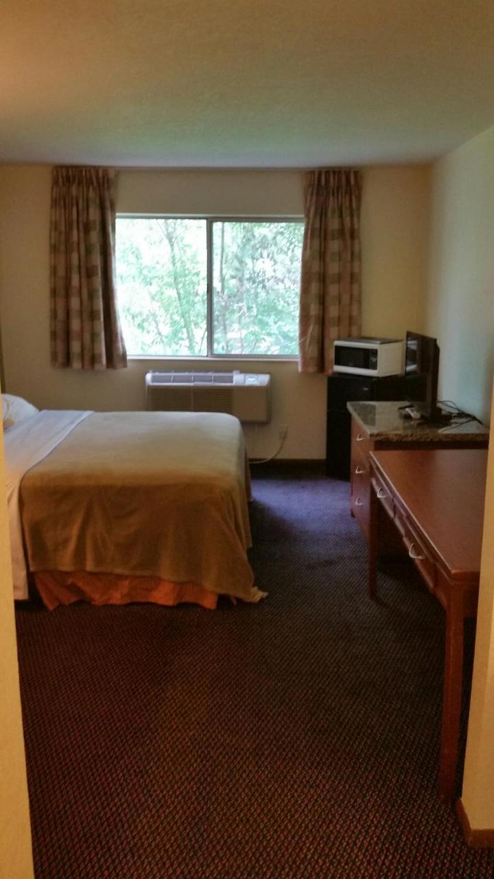 Riverwalk Inn & Suites Fort Atkinson Extérieur photo