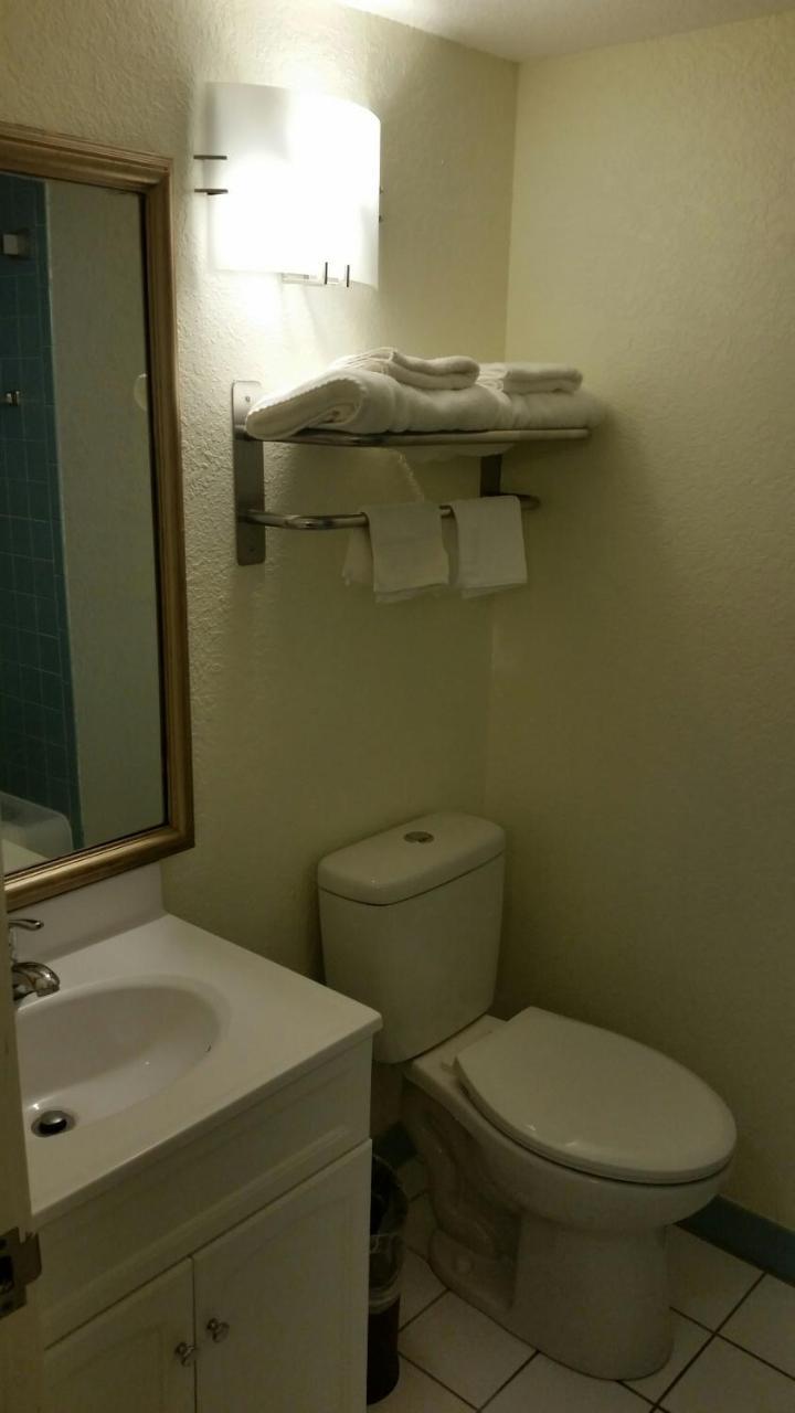 Riverwalk Inn & Suites Fort Atkinson Extérieur photo