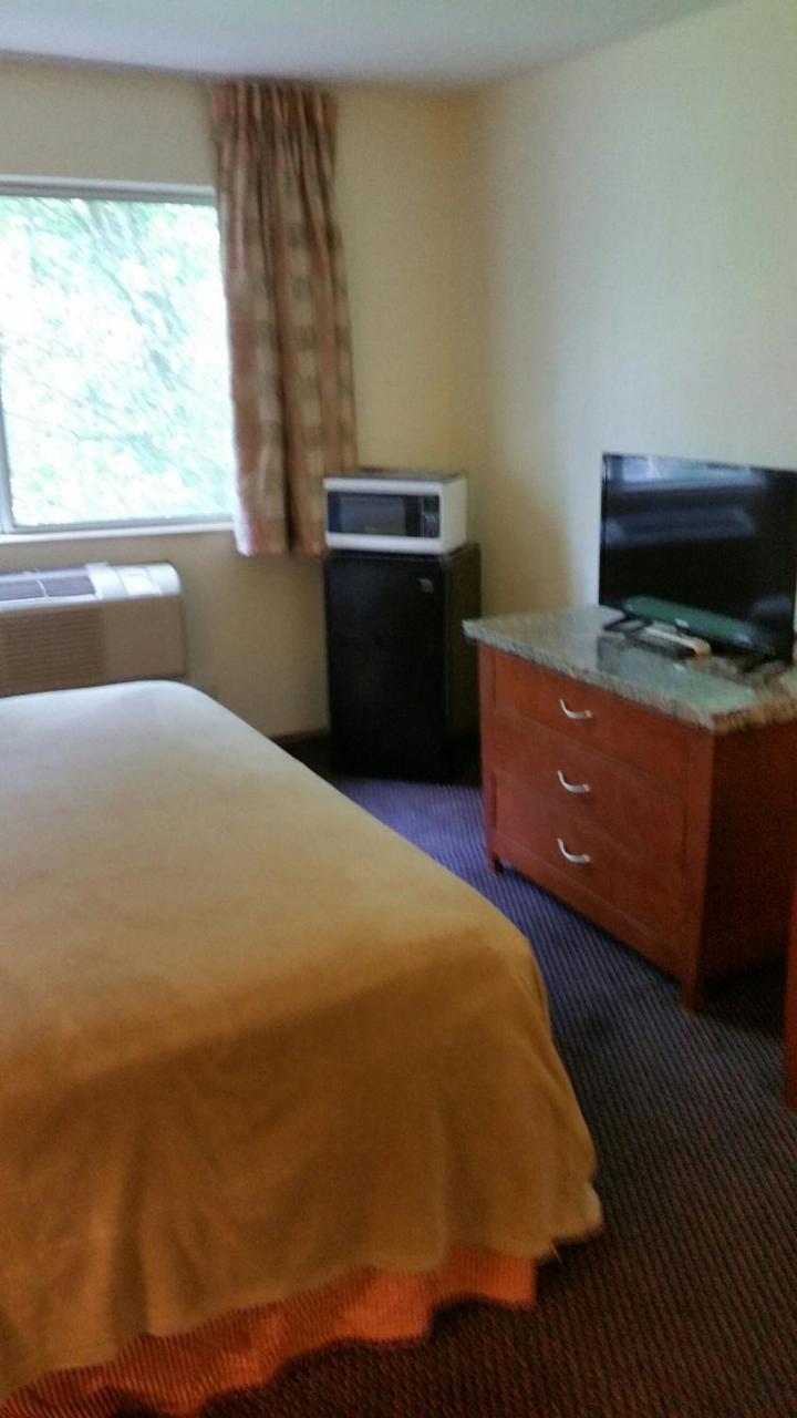 Riverwalk Inn & Suites Fort Atkinson Extérieur photo